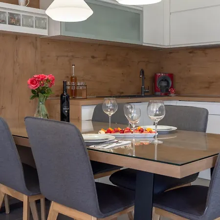 Appartement For Families With Children - 23859 Trogir